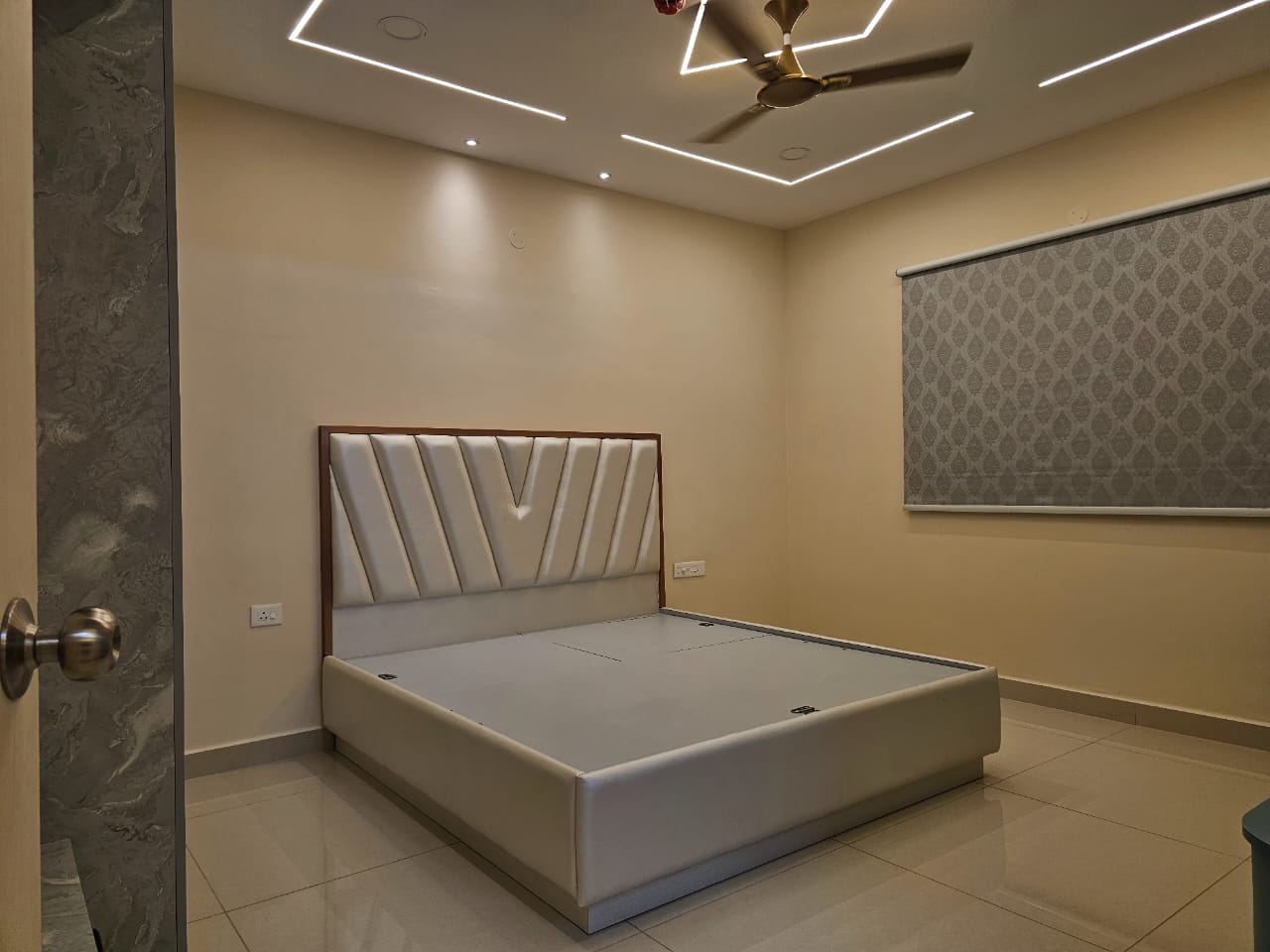Solid Teakwood Minimalist King Bed
